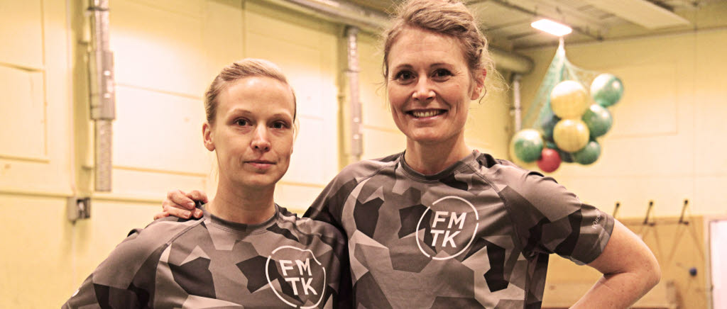 Linda Tengdahl och Lina Lerjéus testar appen