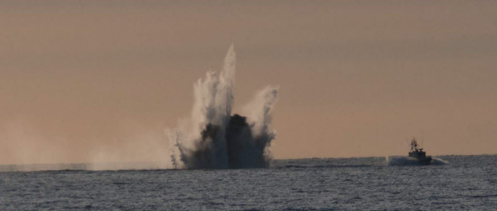 ÃstersjÃ¶n 20131112. Navigation i militÃ¤rled. SjunkbombfÃ¤llning frÃ¥n HMS Sundsvall. Andra deltagande fartyg var HMS DjÃ¤rb, HMS Visby, HMS MalmÃ¶ och Uusima