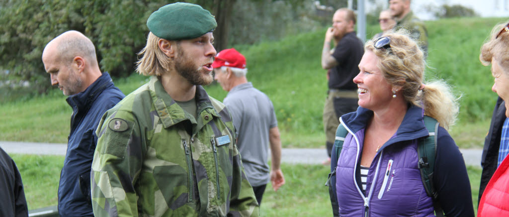 Personalen fick många intressanta frågor om både utbildning, materiel och om de uppgifter som förbanden löser