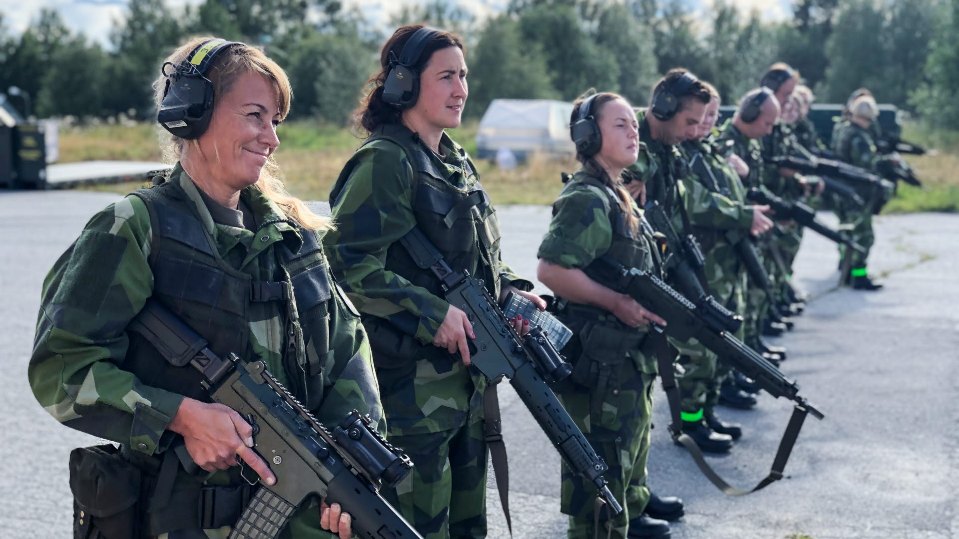 60 civila redo för strid - Försvarsmakten