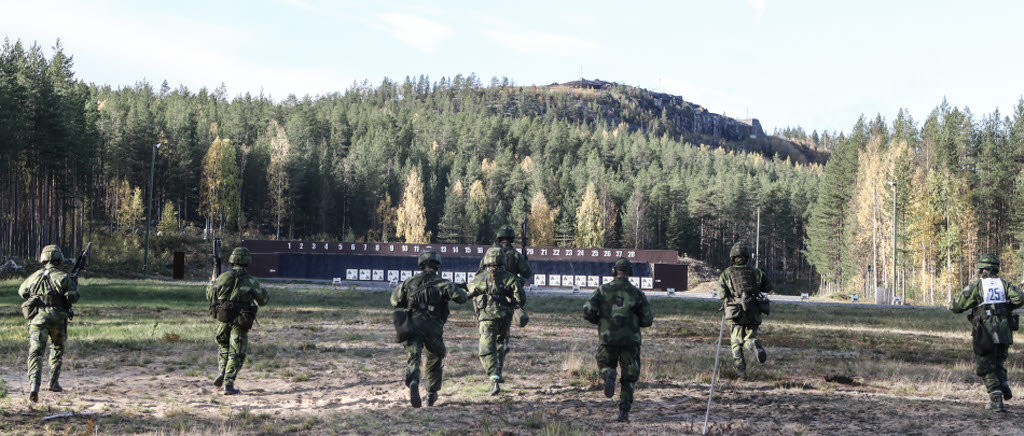 Torsdagen den första oktober var det dags för den traditionella gruppfälttävlan vid Norrbottens pansarbataljon. Närmare 40 lag med sammanlagt 350 soldater och officerare kom till start på morgonen. 