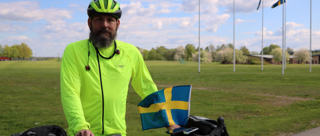 Lars-Göran Nyholm cyklar 100 mil från Borås till Umeå på tio dagar.