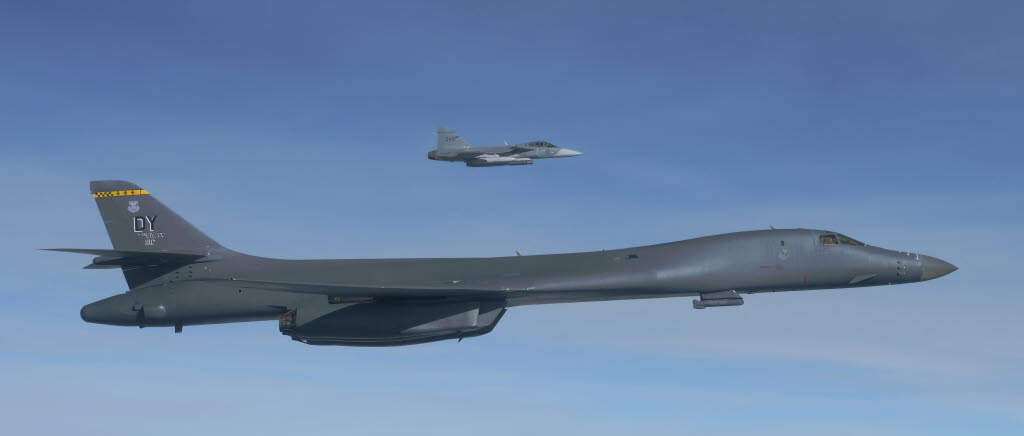 Övning med amerikanskt bombflyg stärker försvarsförmågan
