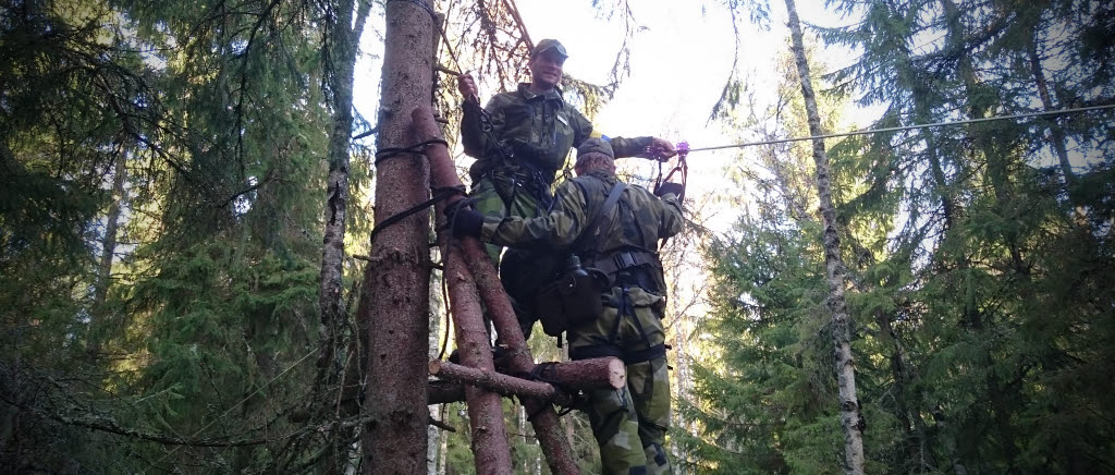 Moment under övning Strapatsen vid MSS specialistofficersutbildning 2015 - vattenövergång med linbana