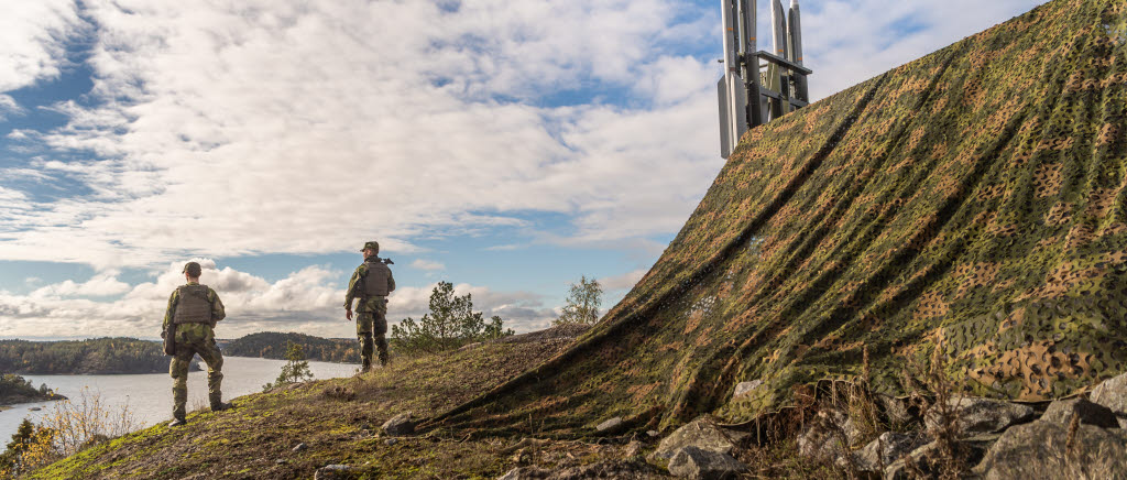 En luftvärnsstridsgrupp med robotsystem 97 och 98.

I oktober 2020 genomförde Försvarsmakten en oanmäld beredskapskontroll. Korvett från Fjärde sjöstridsflottiljen har fällt sjöminor som personal ur Marinbasen klargjort. Minorna fälldes i Stockholms södra skärgård för att skydda ett kustavsnitt. Detta skedde samtidigt som en luftvärnsstridsgrupp ur Luftvärnsregementet, Lv6, stått för områdesskydd med såväl luftvärnsrobotsystem 97 som det alldeles nya robotsystem 98. På marken har hemvärnsförband och regionala beredskapsstyrkor ur mellersta militärregionen stått för skydd från marken. 