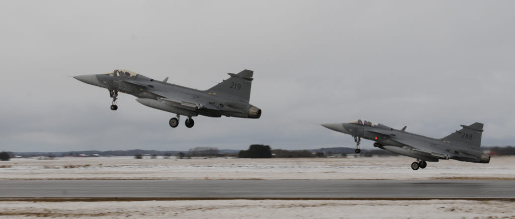 160222-160223. F 21 har ombaserat och bedriver ordinarie flygtidsproduktion från LSS. Personal från R3-pluton finns på plats för att stötta flygplatsdriften. 