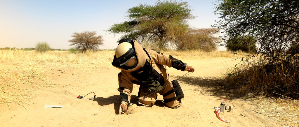 En viktig del av Mali 07 förmåga är att söka efter, upptäcka och oskadliggöra hemmagjorda bomber (Improvised Explosive Devices, IED). Det skapar säkerhet för såväl den egna styrkan som för civilbefolkningen.
