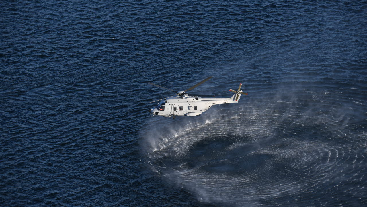 Helikopter 14 över Östersjön. 