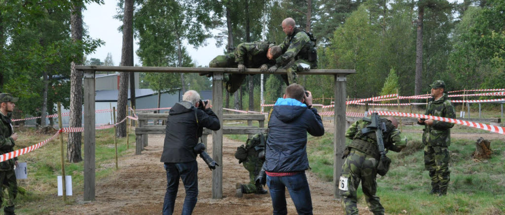 Marinbasen kämpade med det irländska bordet med stort  intresse från media