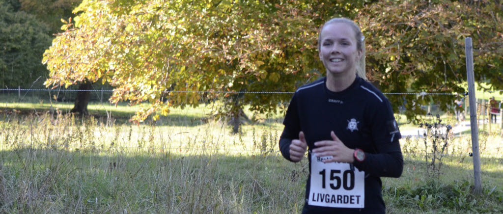 Jenny Lindkvist ute och springer