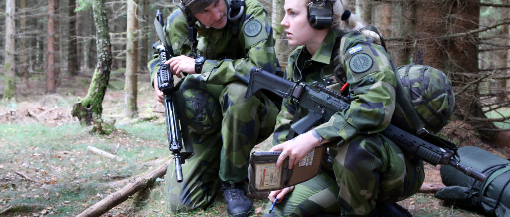 Anpassad reservofficerskurs (AROK 1) genomför ledarskapsövning i fält på Militärhögskolan i Halmstad.