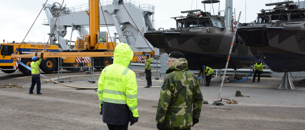 Samverkan inom FMLOG under lastning av HMS Belos. 