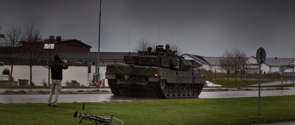 Tredje stridsvagnskompaniet från Norrbottens regemente I 19 rullade med stridsvagn 122 genom centrala Visby i november 2014.