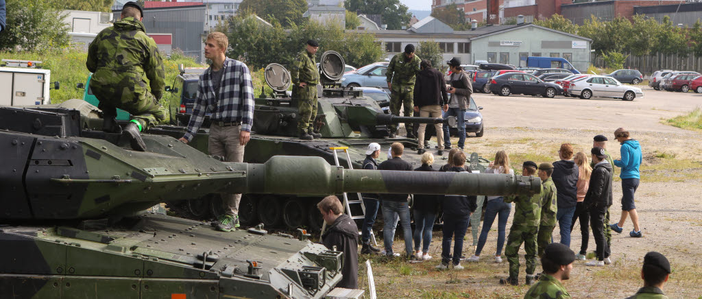 Försvarsmakten genomförde under 2015 en förevisningsturné på fyra orter i Norrland. Fredag och lördag den 11 och 12 september var det Sundsvall som stod på tur. 