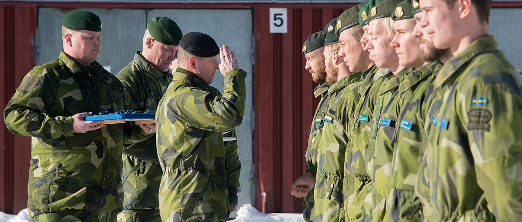 Överste Mikael Frisell, chef för I 19, tackade och delade ut medalj till de soldater och officerare från Arméns Jägarbataljon som under sex månader har utbildat soldater och förband i Mali.