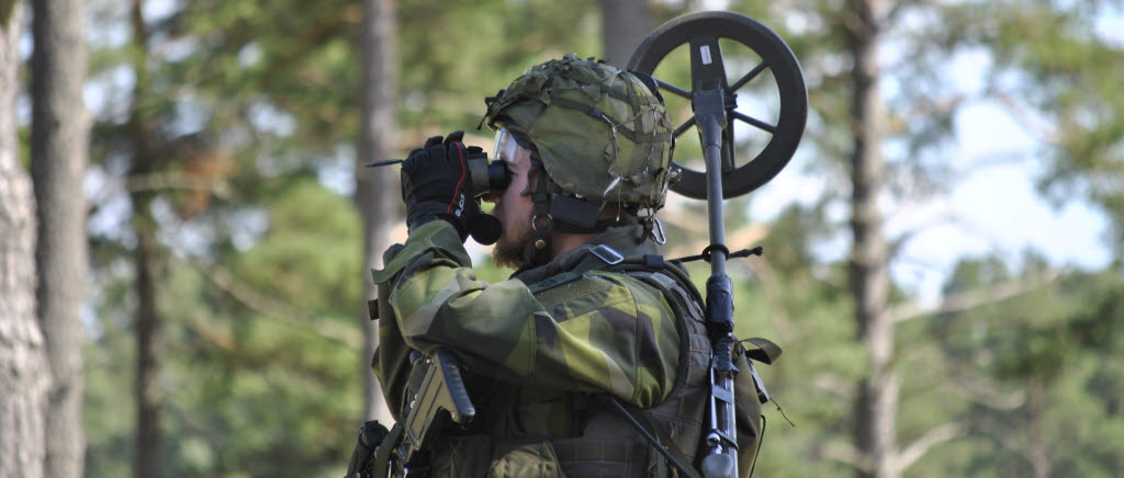 Övning/utbildning i minröjning Spaning längs väg (SPLV) vid SWEDEC i Eksjö.