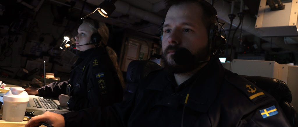 Alla dagar året runt övervakar marinen det svenska sjöterritoriet med fasta radarsystem och fartyg. Sjöövervakning med HMS Malmö i södra Östersjön i februari 2019. 
