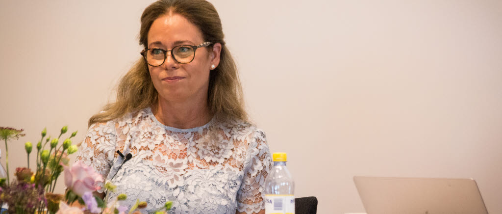 Sophie Fredén, Militärhögskolan Halmstad, disputerar med avhandlingen "Från värnplikt till frivillighet - Hur en ny reformidé mötte den etablerade praktiken i Försvarsmakten".