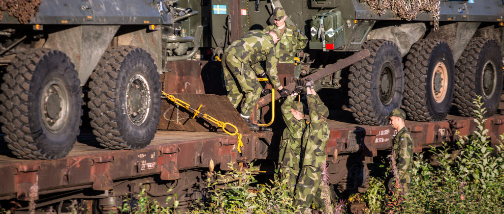 Artilleribataljonens materiel transporteras med tåg för bland annat försvarsmaktsövningen Aurora 17.