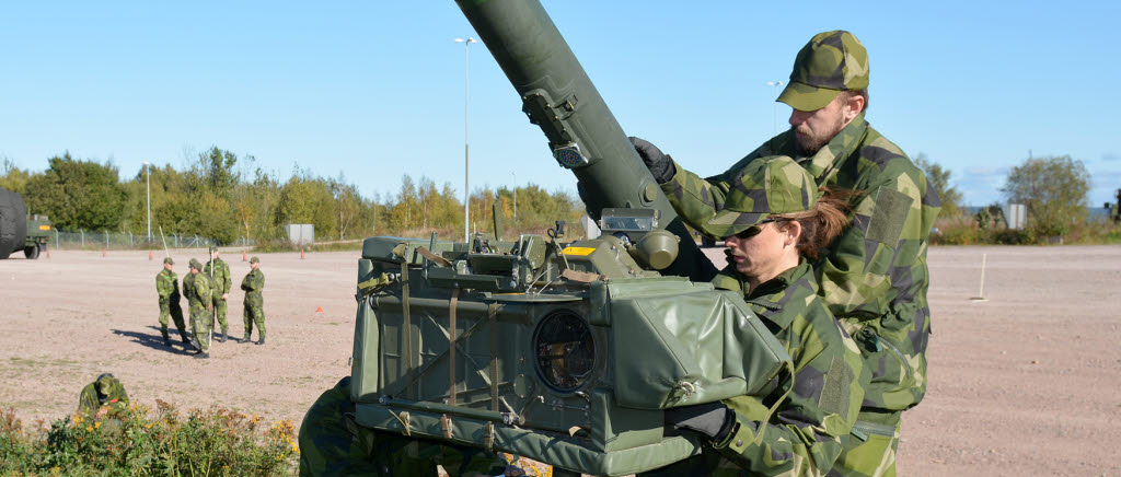 Från Repetitionsutbildningen v 640 vid Luftvärnsregementet i Halmstad. 250 värnpliktiga ryckte in i denna omgång medan drygt 200 till rycker in för att göra sin reputbildning i v 642.