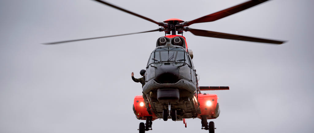 Mot en blygrå oktoberhimmel gick helikopter 10 ner för landning i Linköping.