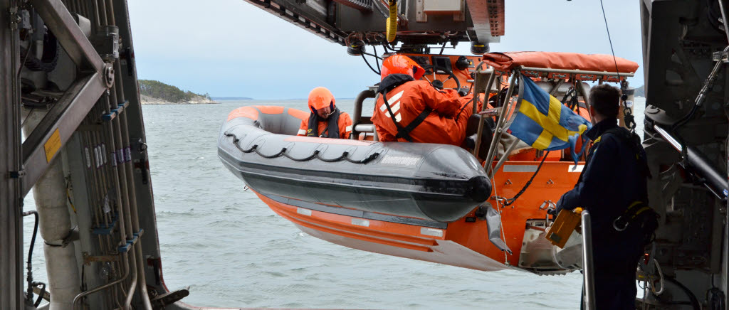 FRB, fast rescue boat, räddningsbåt på HMS Visby, ett fartyg i visbyklassen sjösätts. Båt. sjöman, Fjärde sjöstridsflottiljen. Niklas Englund