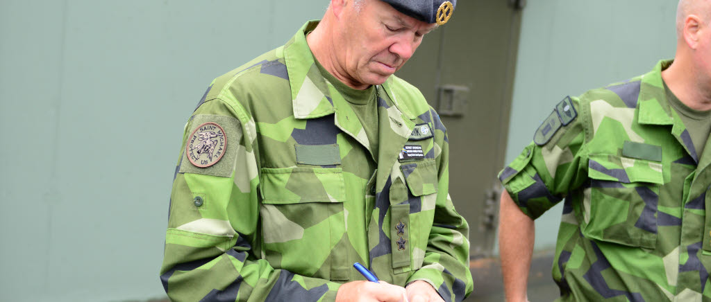 Stf insatschef generalmajor Berndt Grundevik på oanmäld beredskapskontroll på F 17.