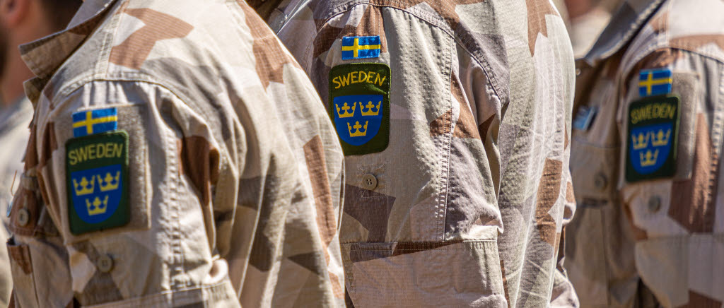 Fältuniform 90 Tropik Beige är Försvarsmaktens uniform för tjänst i ökenliknande klimat och är den uniform som de svenska förbanden i bland annat Mali använder.