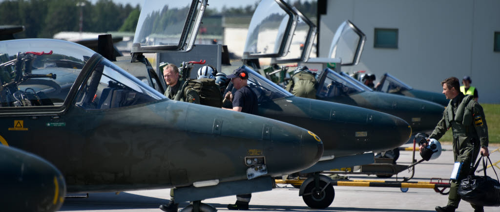 Flygvapenövning 2018. 180524 - Flygelever från flygskolan ombaserar med SK60 från Malmen till Visby för att delta i övningen.