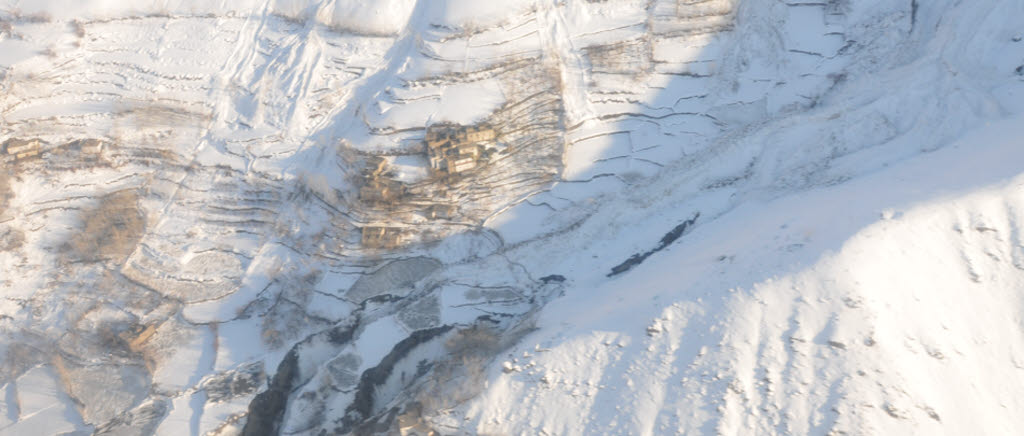 Flygbild över Hindu Kush och Panshir-dalen som drabbats av svåra laviner.