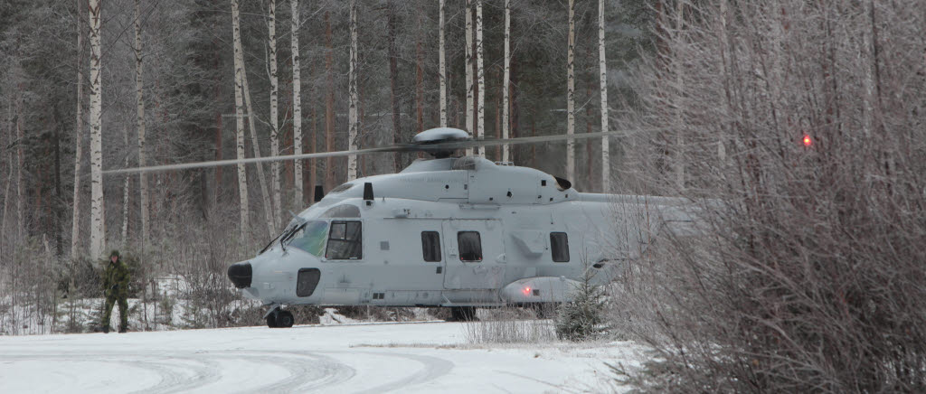 Helikopterenhet ur Första helikopterskvadronen grupperade på T-bas under övning Höstlöv 2014.