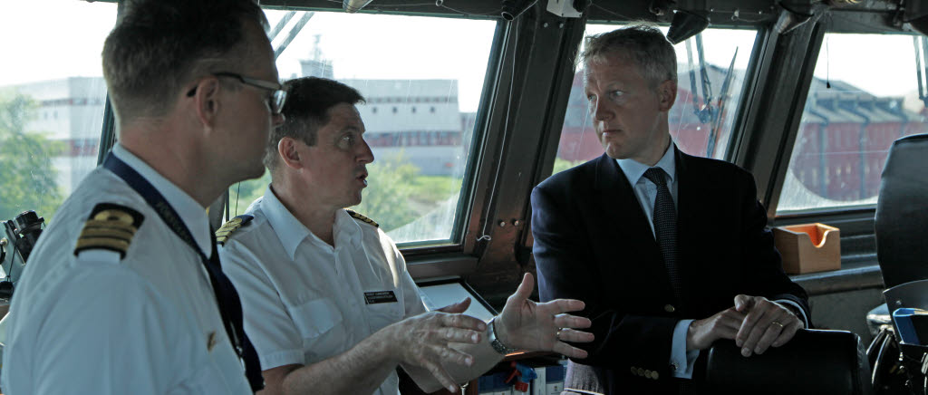 Storbritanniens ambassadör David Cairns besökte marinen i Karlskrona den 14 maj 2018. Syftet var att dels få en allmän information om marinen men även en fördjupning i det svenska marina bidraget till Joint Expeditionary Force (JEF).