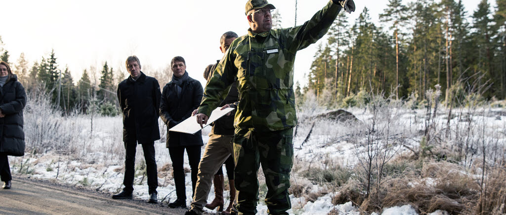 Regements- och garnisonschef, Lars O Jonsson tillsammans med företrädare för Fortifikationsverket och Kristinehamns kommun. 