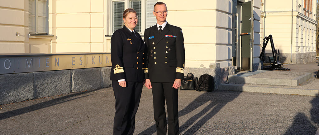 Sveriges marinchef Ewa Skoog Haslum på besök hos finländske marinchefen Jori Harju. 
