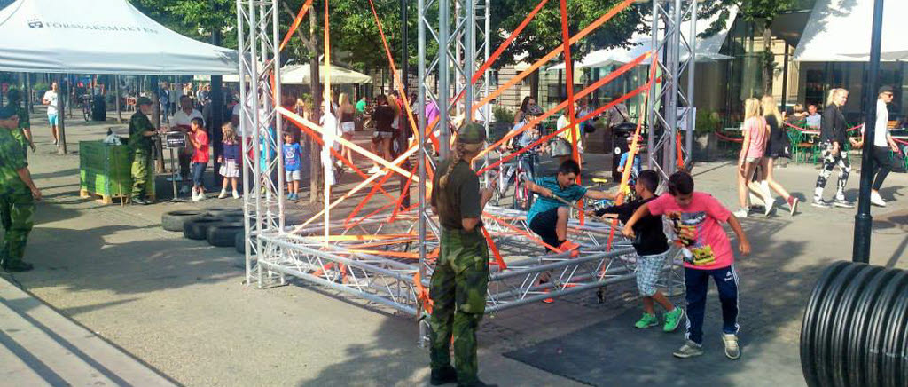 
WE ARE STHLM är Europas största ungdomsfestival och anordnas i Kungsträdgården, Stockholm. Festivalen är till för ungdomar mellan 13-19 år och är fullspäckad av aktiviteter, som dans, fotboll, kreativ workshop, göra egna cupcakes med mycket mera. Försvarsmakten är också på plats för att informera och upplysa om vad Försvarsmakten gör och vad de är till för. Med fokus på ungdomsverksamheten inom de frivilliga försvarsorganisationerna, där det går på många sätt engagera sig utan att fyllt 18 år.
