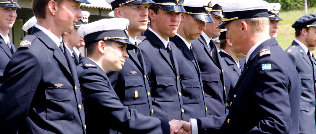 Befordringsceremoni för kadetter vid SOU och OP på Försvarsmaktens tekniska skola.