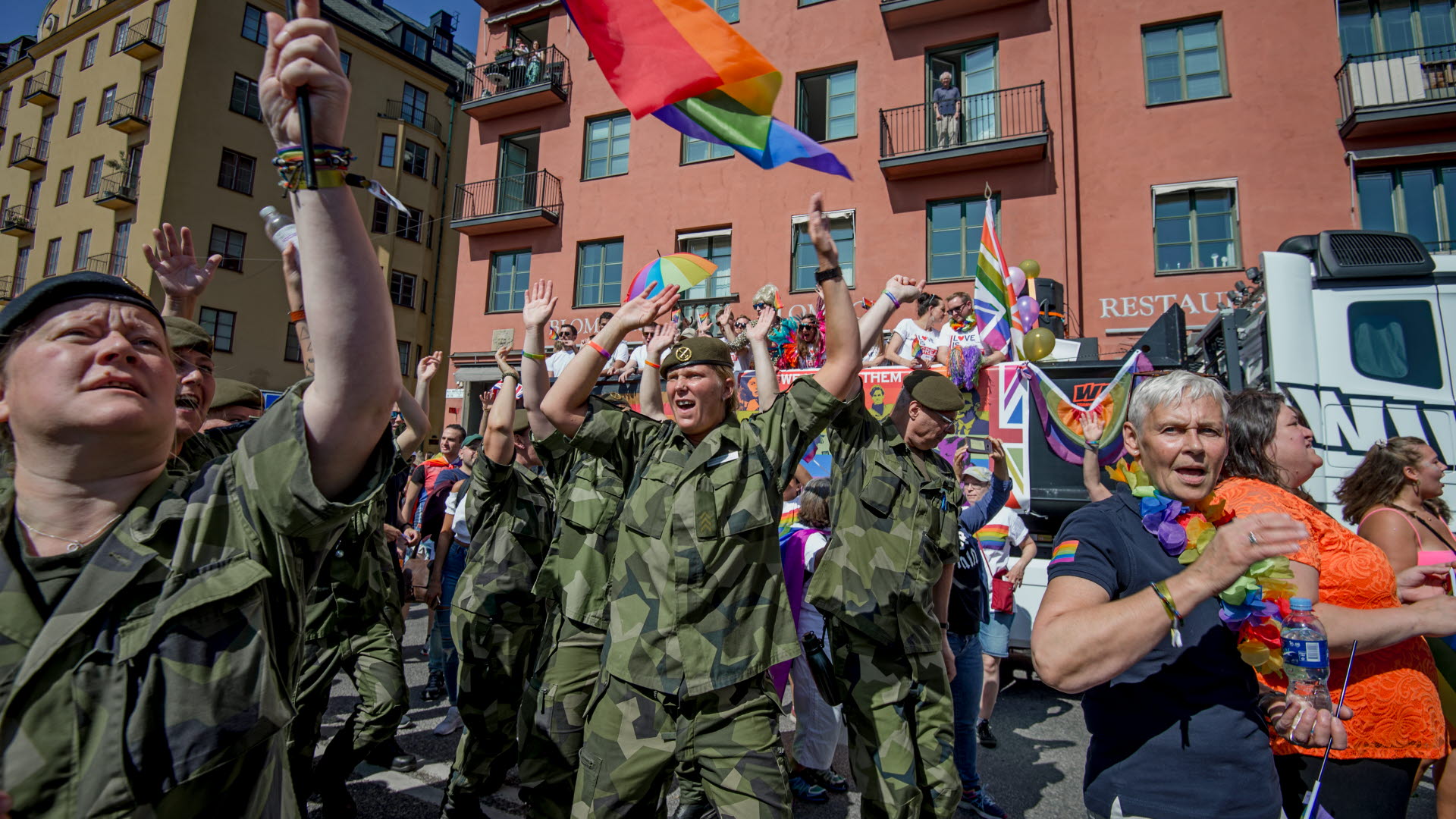 Rekordstort Deltagande För Försvarsmakten I Prideparaden Försvarsmakten