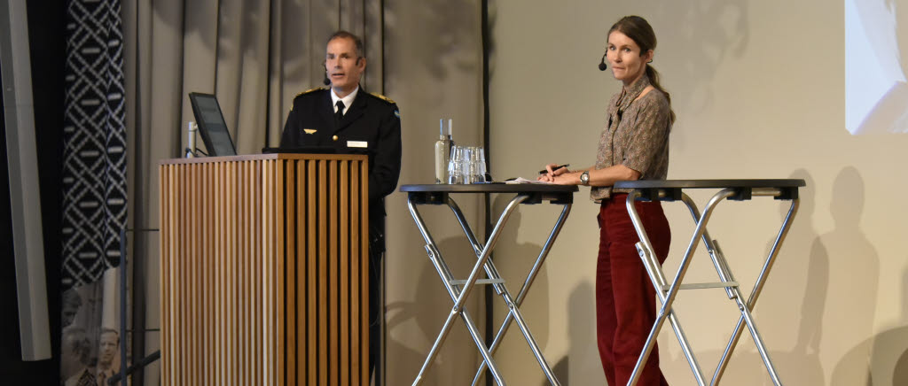 Som chef för totalförsvarsavdelningen fick brigadgeneral Gabor Nagy svara på många frågor från moderatorn Annika Nordgren Christensen.