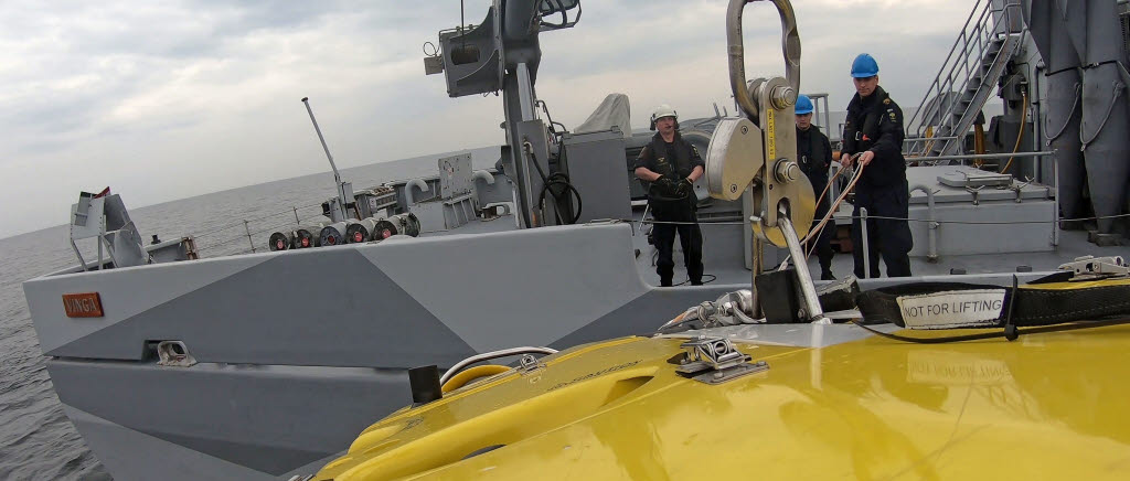 Undervattensfarkosten sjösätts från minröjningsfartyget HMS Vinga under verksamhet på västkusten i maj 2019