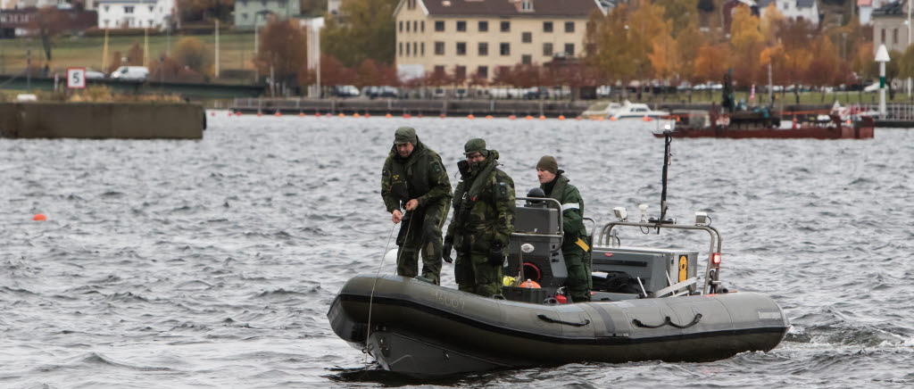 Förra veckan genomfördes en övning  vid hamnen i Härnösand under ledning av Försvarsmaktens vinterenhet. Dykgruppen vid Norrbottens regemente bärgade undan föremål från botten för att säkra Försvarsmaktens dagliga sjöfartsverksamhet. 