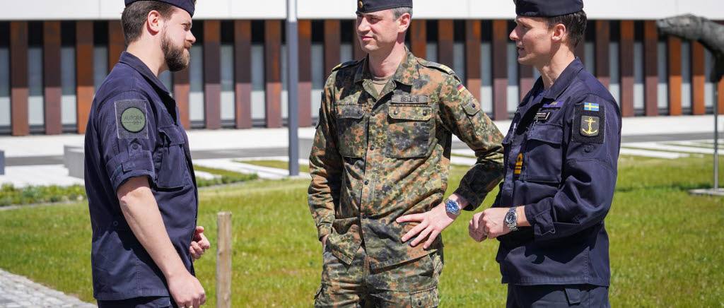 På plats i den internationella Natostaben har den svenska marinen två förbindelseofficerare.
230509_SWE_Aurora