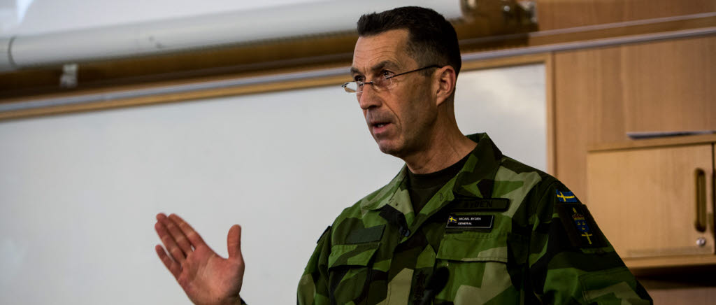 Överbefälhavare Micael Bydén betonade att personalen är organisationens viktigaste resurs under sitt inledningsanförande vid fältövningen om den nya grundutbildningen på Militärhögskolan Karlberg.