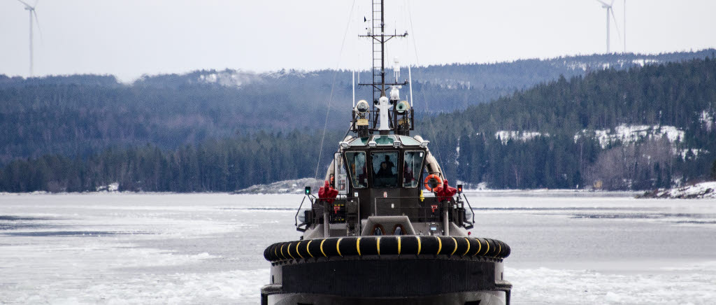 De båda systerfartygen HMS Hector och HMS Hercules har under vintern 2021 övat och verifierat isbrytningsförmågan i Norrland