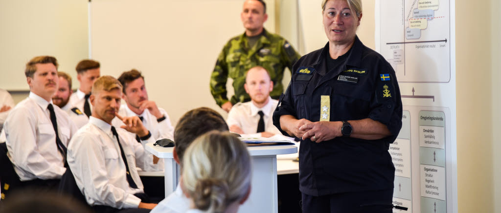 SOU 20-21 startar hos Sjöstridsskolan i Karlskrona med rekordmånga elever. Marinchef Ewa Skoog-Haslum hälsar kadetterna välkomna.
