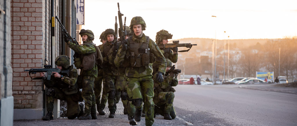 Livgardets soldater fick under övningen bekanta sig med ny terräng, bland annat gatorna i Härnösands kärna. 