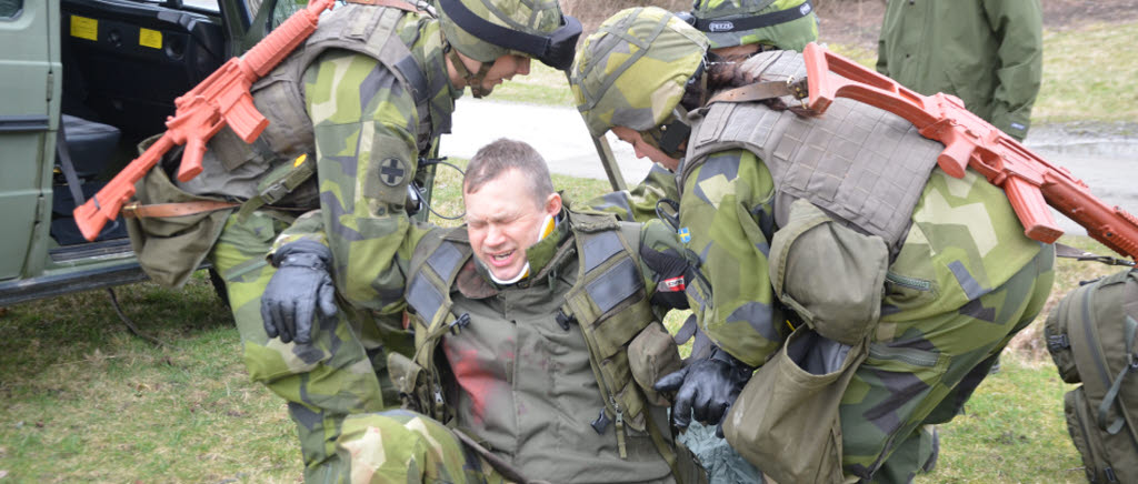 Försvarsmedicincentrum utbildar sjukvårdspersonal som finns vid de olika förbanden runt om i Sverige.