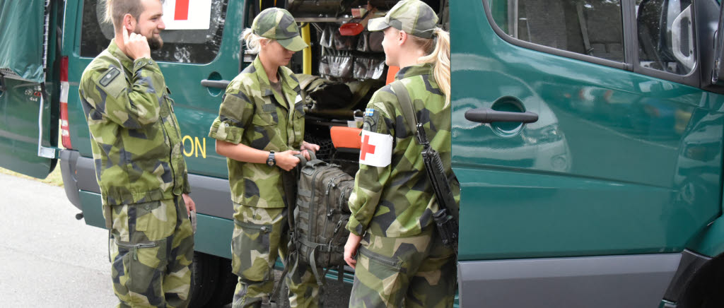 Sjukvårdare ur fjärde basstödenheten från Helikopterflottiljen under Flygvapenövning 2016.