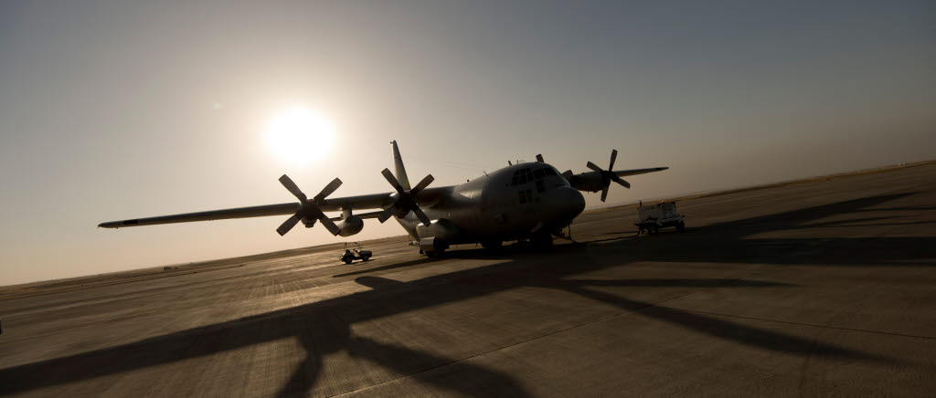 ERBIL 20140821

Försvarsmakten stödjer MSB, Myndigheten för samhällsskydd och beredskap, med flygtransport av humanitär hjälputrustning från Sverige till Irak för att upprätta flyktingläger. Två stycken TP84 även kallad C130 Hercules påbörjade lastning och flygning under tisdagen den 19 augusti.

