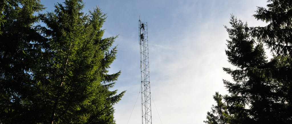 FVÖ16.2016-09-06. 124:e sambandsförstärkningskompaniet från Ledningsregementet stöttar flygvapnet och luftvärnet under övningen. På bild 42 meters mast som upprättats av radiolänkgrupp.