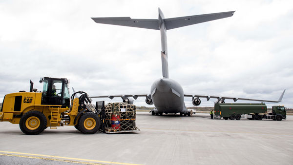 Försvarsmaktens transportkontor, som är en del av FMLOG, samordnar Försvarsmaktens transporter runt om i världen.